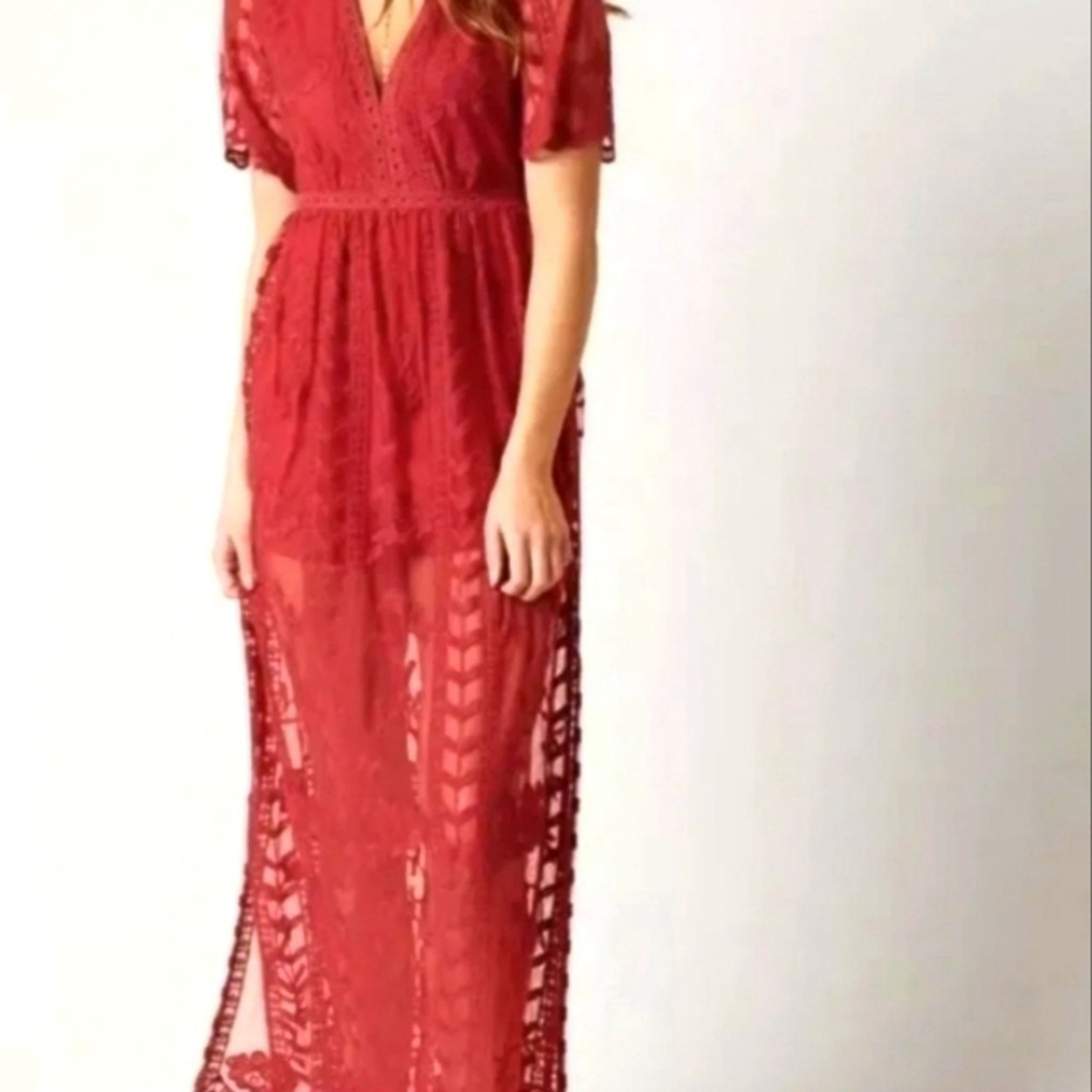 E'leter lace overlay romper midi length. Lovely burgundy in color sz Small(#595)